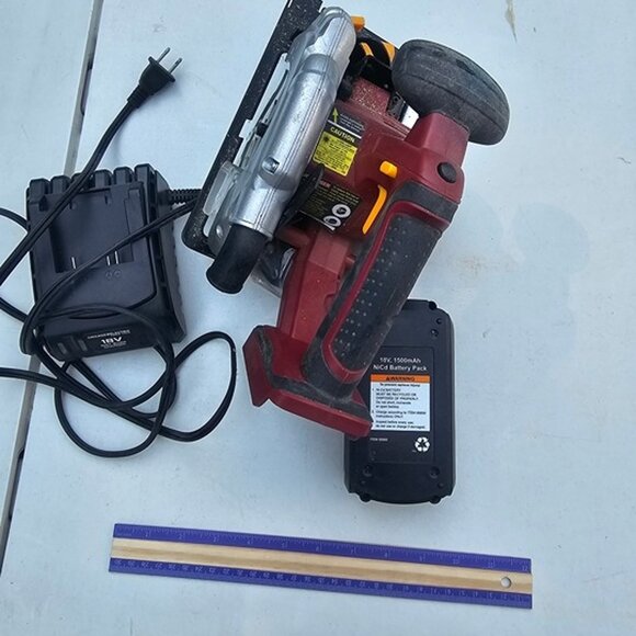 Chicago Electric Power Tools Hand Saw Detachable Battery - Picture 9 of 9